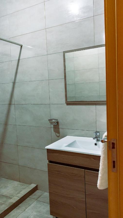 Beautiful&brand new 2 bedrooms apartment/ Magnifico e novo apartamento T2 Praia Esterno foto